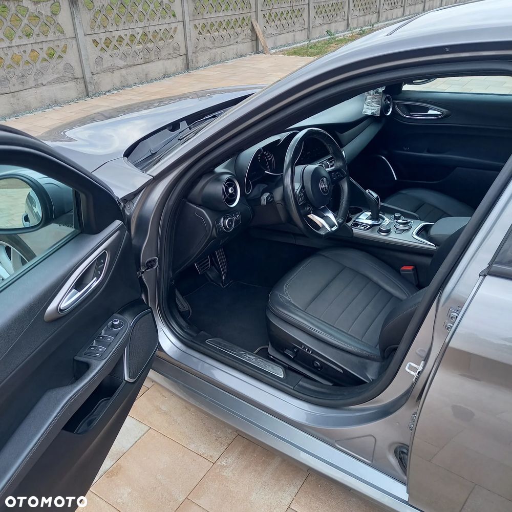 Alfa Romeo Giulia 2.2 D Turbo Sprint - 17