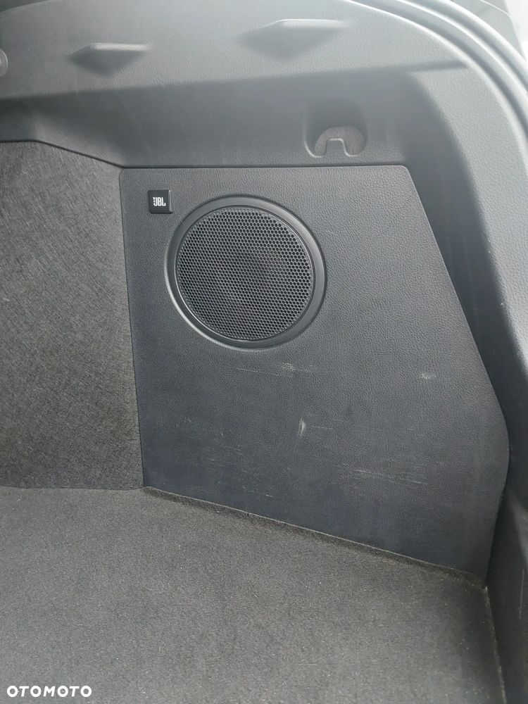 Toyota C-HR 1.8 Hybrid Neon Lime powered by JBL - 29