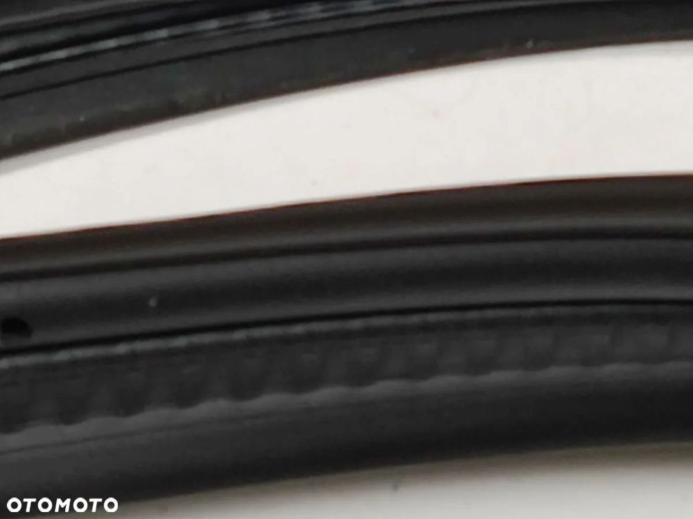 TOYOTA YARIS 19-24r Uszczelka Klapy Bagażnika z Karoserii - 3