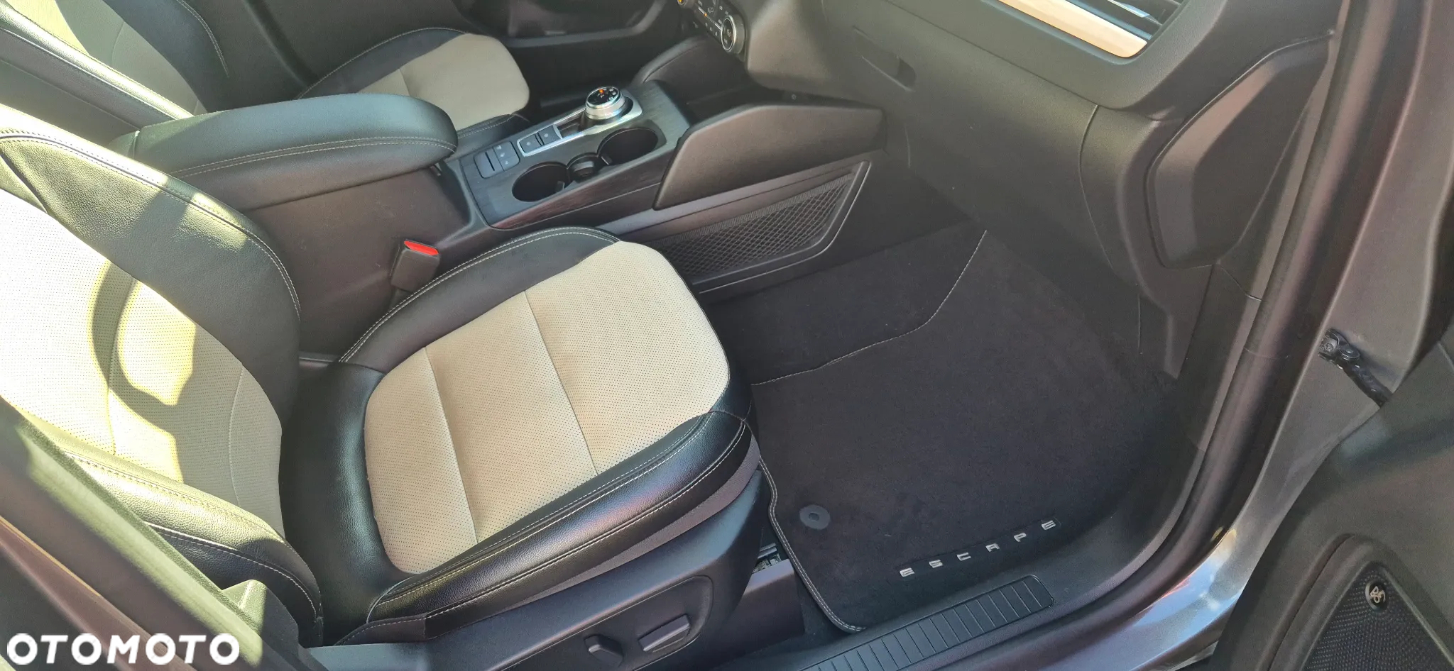 Ford Kuga 2.5 FHEV AWD Titanium - 30
