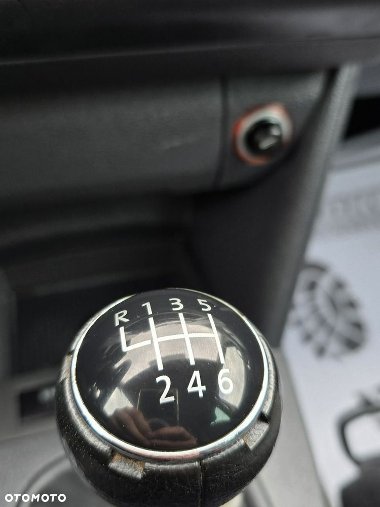 Volkswagen Touran - 28