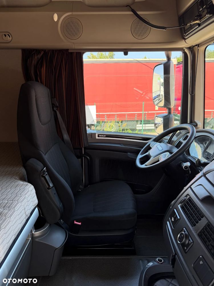 DAF XF 106 480 / MEGA LOW DECK / 709 TYS. KM PRZEBIEGU / NOWY TACHOGRAF / NAJWYŻSZA KABINA SUPER SPACE CAB / LODÓWKA / 2018 ROK !! - 39