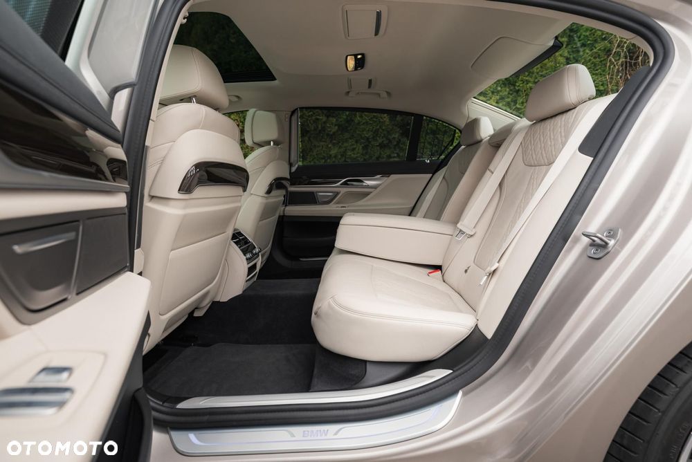 BMW Seria 7 730Ld xDrive mHEV - 13