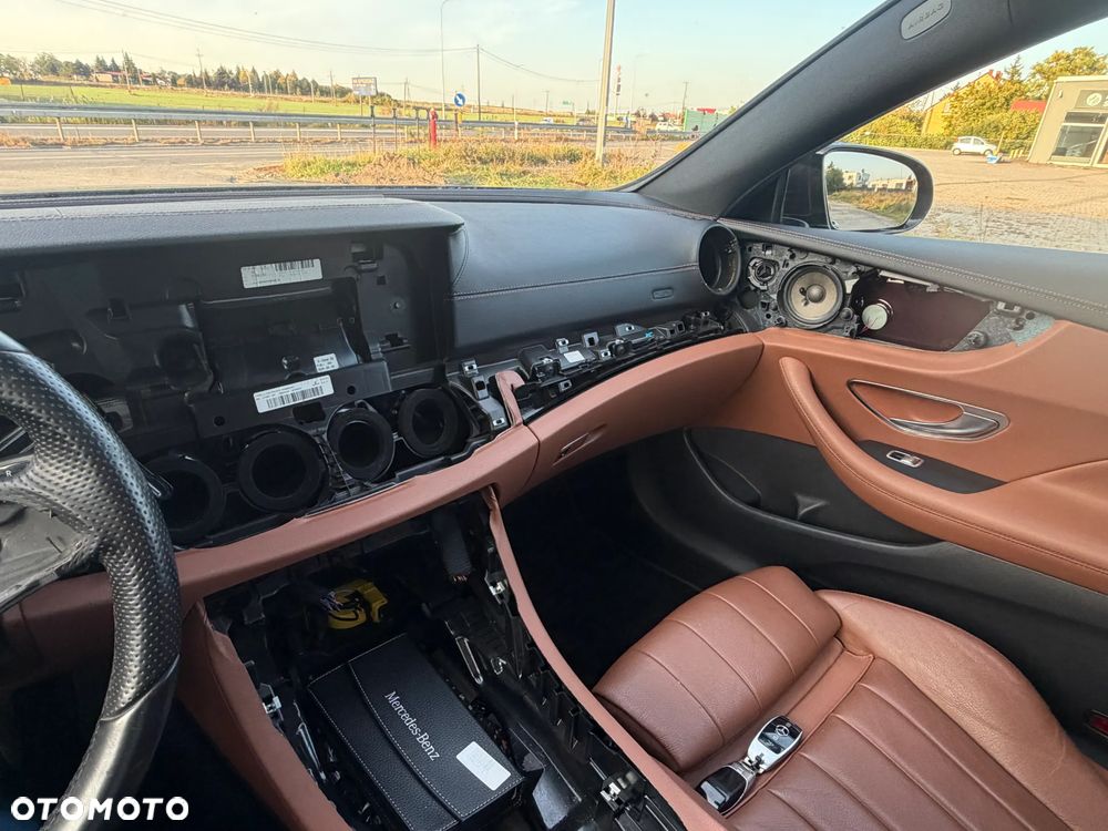 Mercedes-Benz Klasa E 200 9G-TRONIC AMG Line - 23
