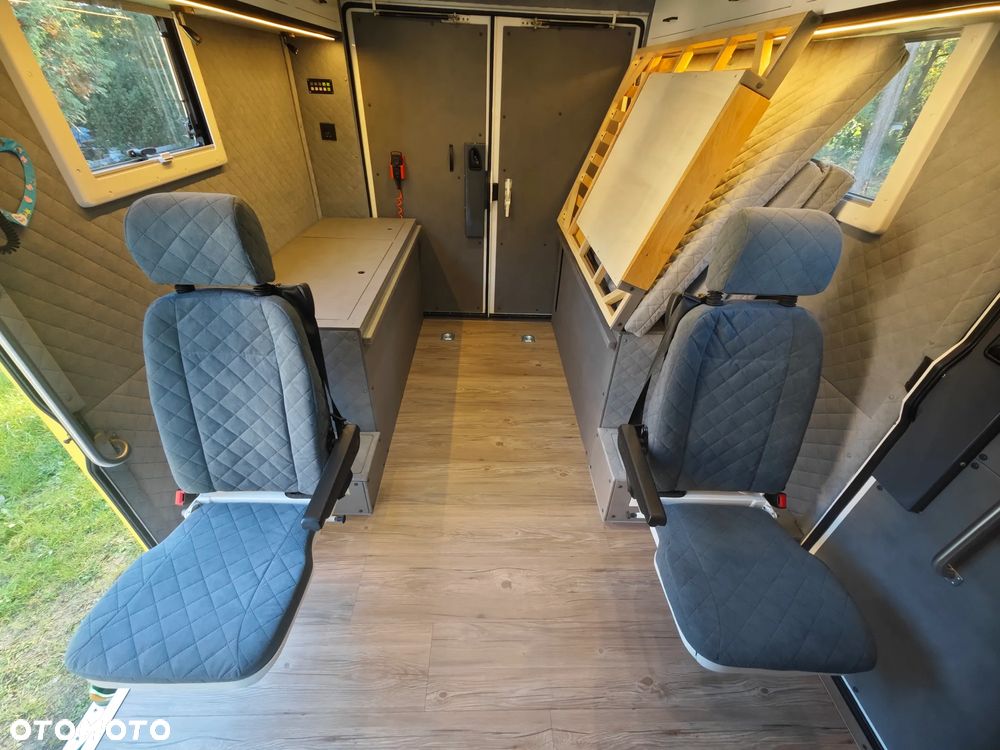 Mercedes-Benz Vario 818D - 16