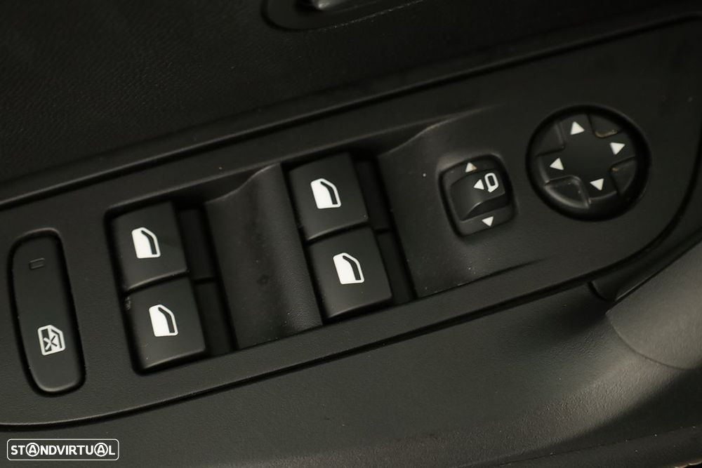 Peugeot 2008 1.2 PureTech Allure EAT8 - 20
