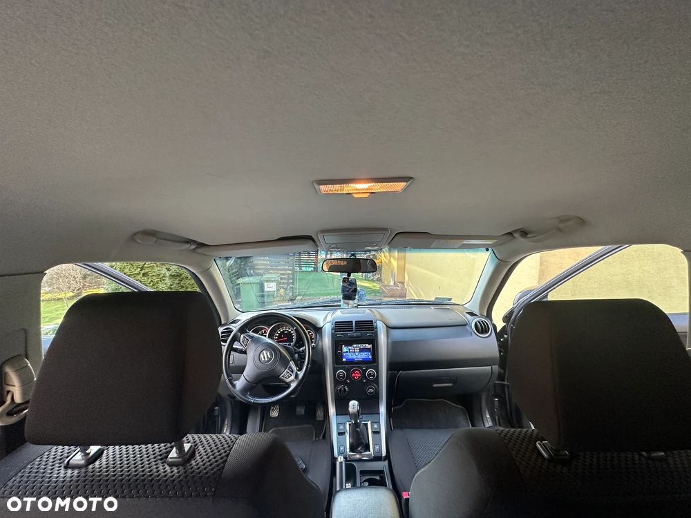 Suzuki Grand Vitara 2.4 De Luxe - 20