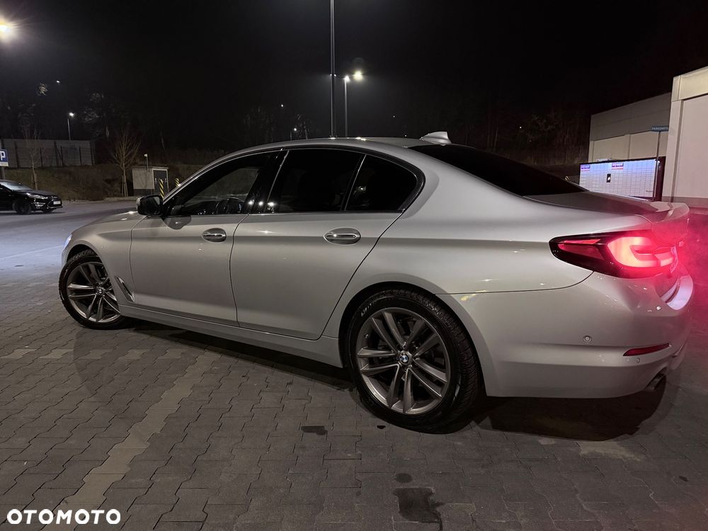 BMW Seria 5 530i xDrive GPF Sport Line sport - 16
