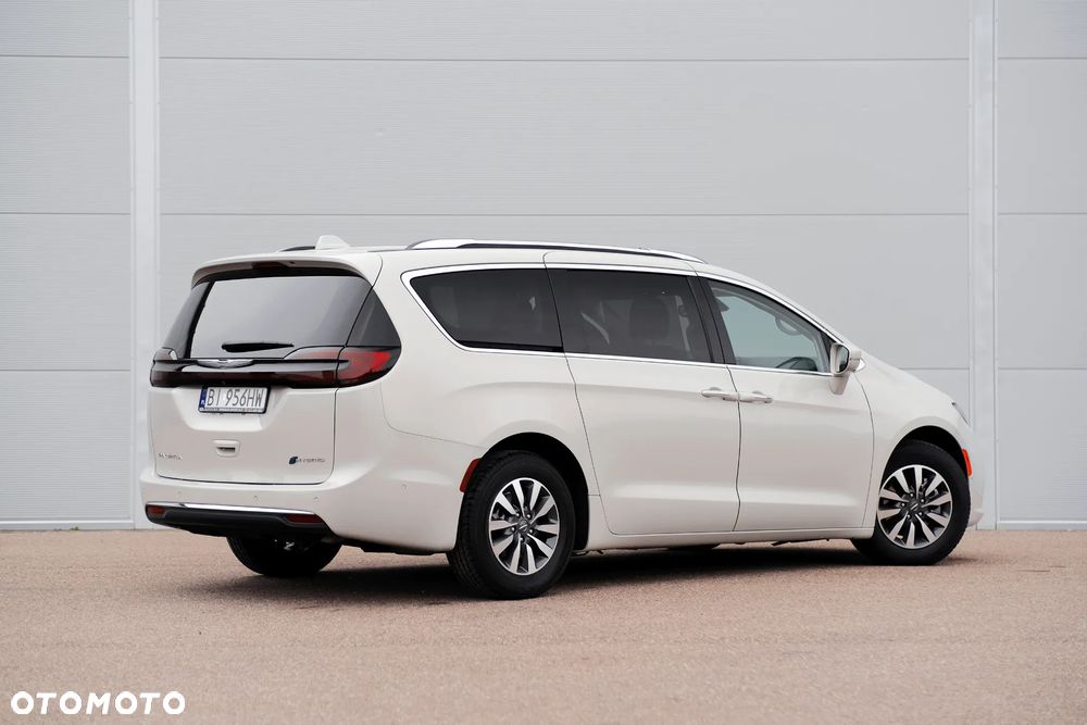 Chrysler Pacifica - 4