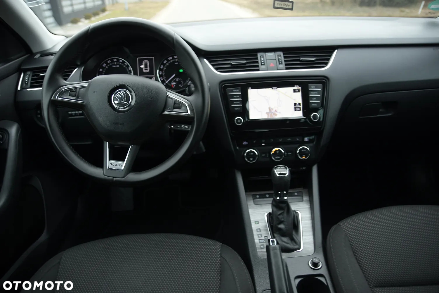 Skoda Octavia Combi 2.0 TDI 4x4 DSG Scout - 26