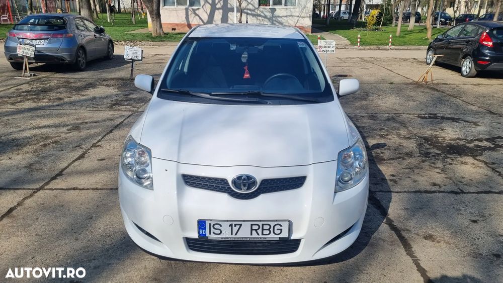 Toyota Auris - 1