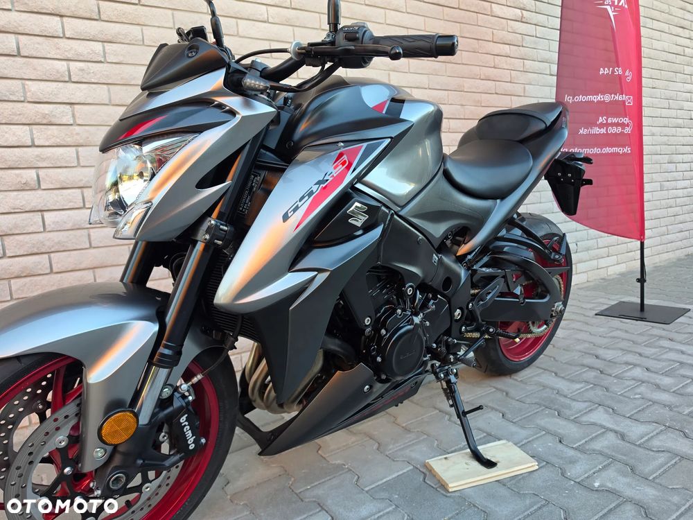 Suzuki GSX - 16