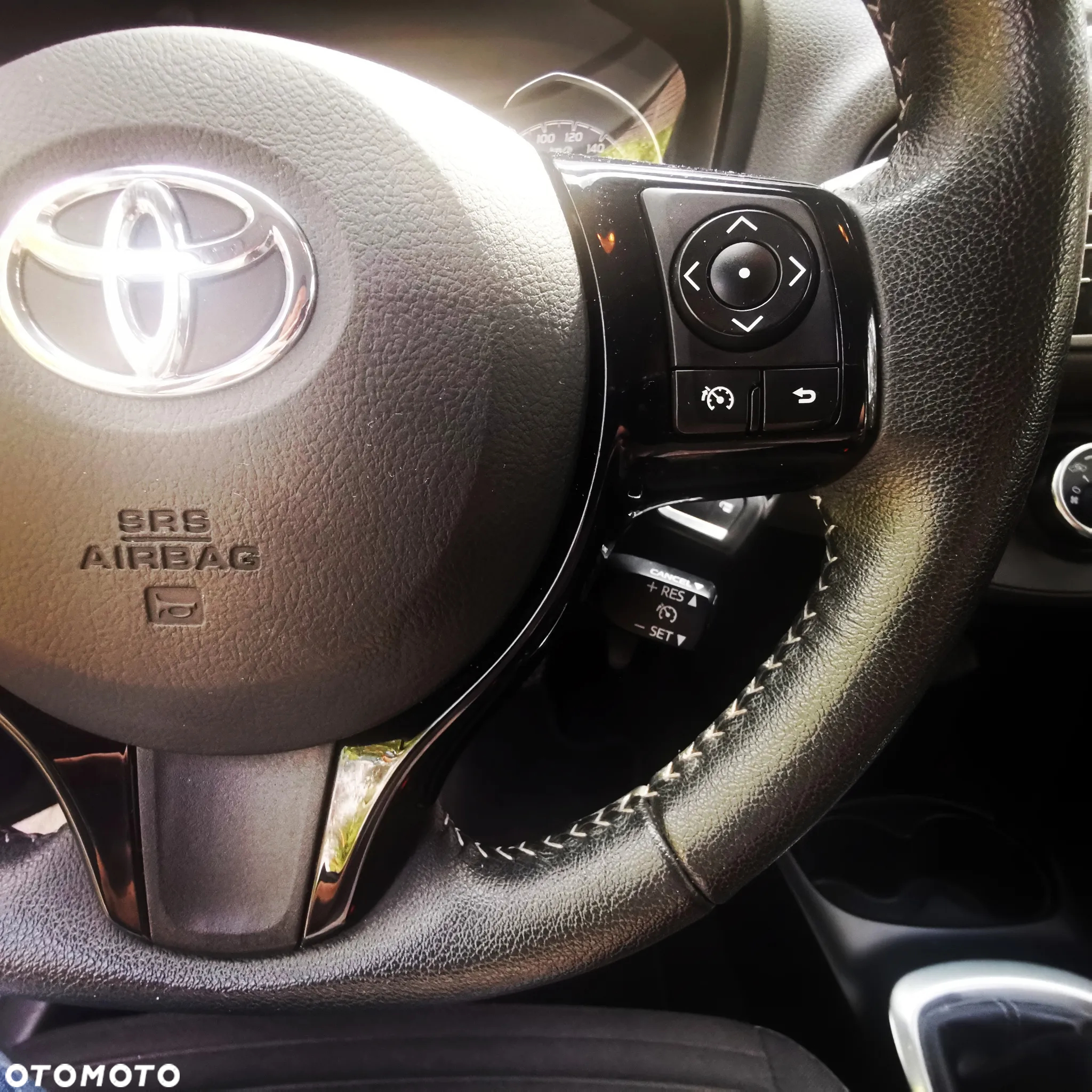 Toyota Yaris 1.0 Premium - 11
