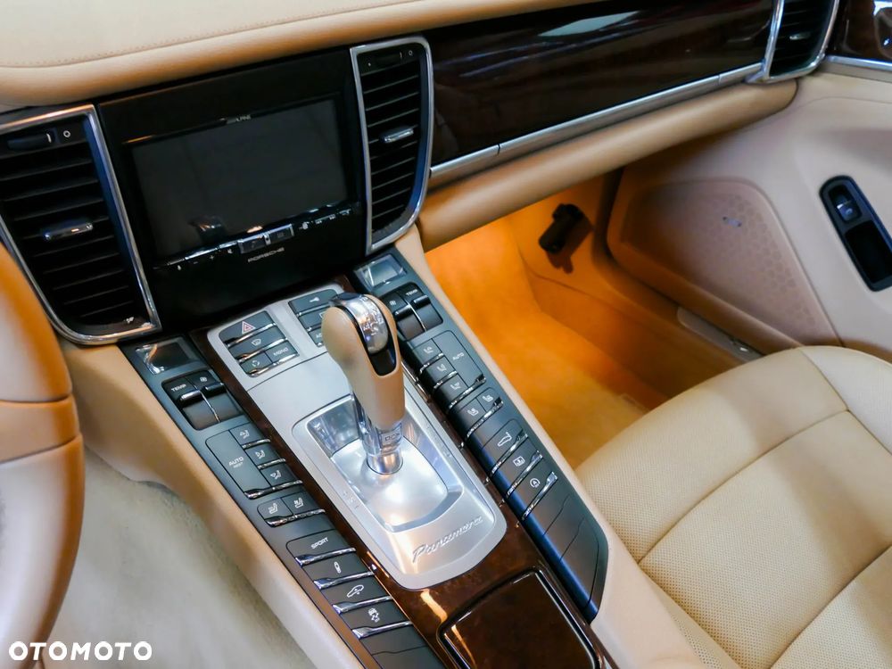 Porsche Panamera 4S PDK - 23