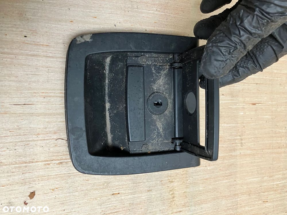 RĄCZKA PODŁOGI BAGAŻNIKA BMW E61 E70 E91 CZARNA UCHWYT ZAMEK - 2