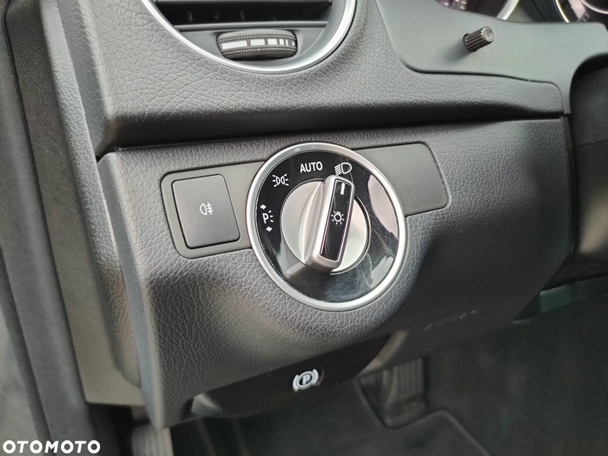 Mercedes-Benz Klasa C 250 CGI BlueEff Avantgarde - 10