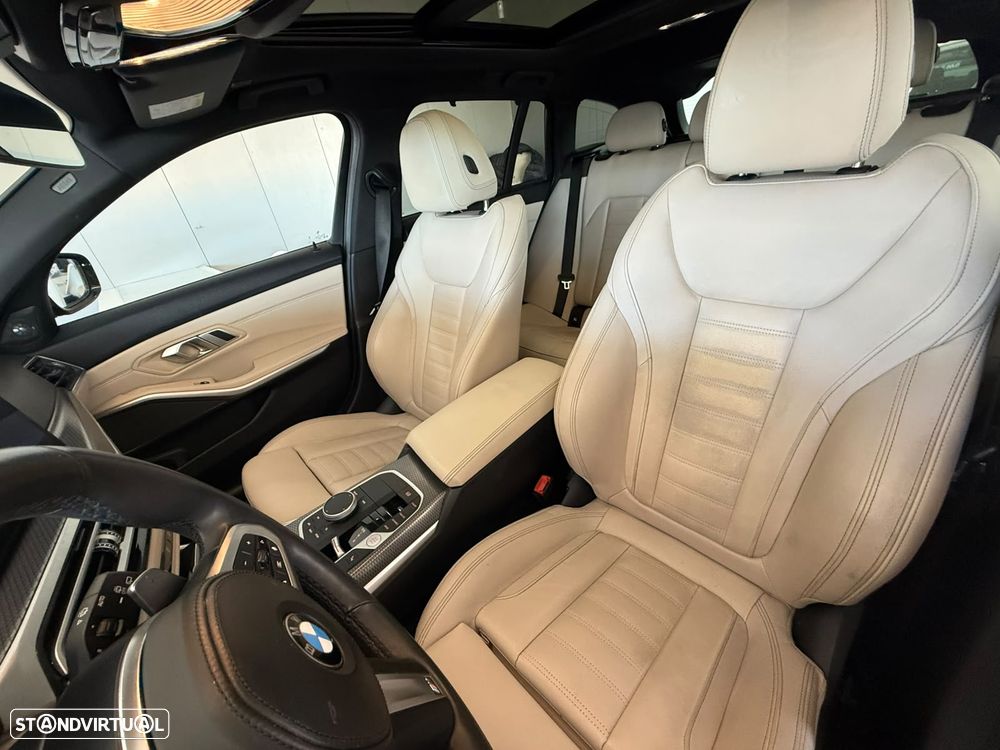 BMW 320 d Pack Desportivo M Auto - 24