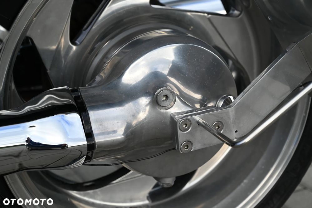Suzuki Intruder - 36