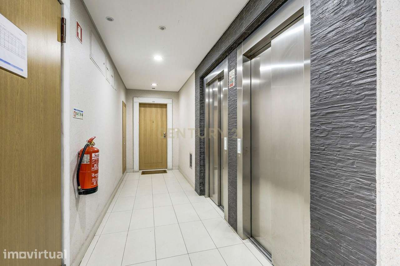 Arrendamento : Fantástico Apartamento T1 com Box (Pré-instalação para - Grande imagem: 2/21