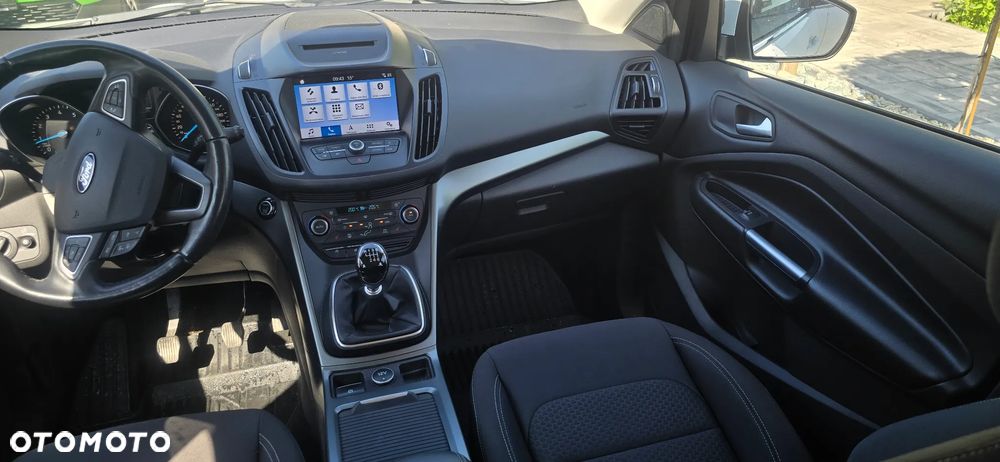 Ford Kuga 1.5 EcoBoost 2x4 Titanium - 17