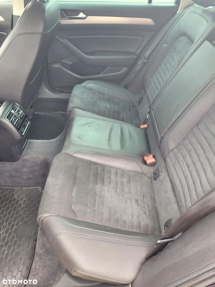 Volkswagen Passat 2.0 TDI SCR Highline - 16