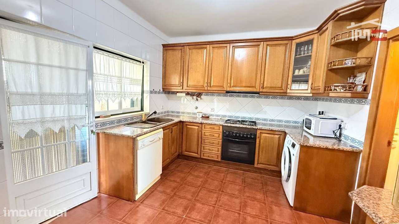 Moradia T3 + 1 Montijo | 2 Pisos | Logradouro | 4 WCs | Barbecue | ... - Grande imagem: 5/40