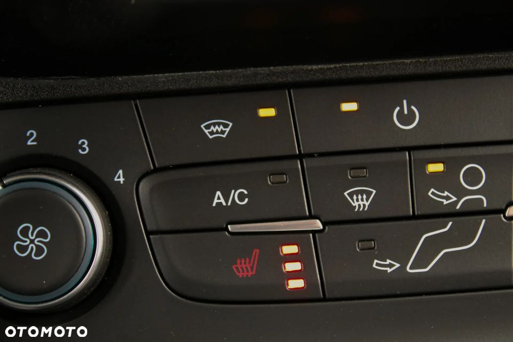 Ford Connect MAX - 25