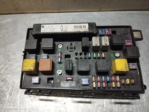 CAIXA DOS FUSIVEIS OPEL ASTRA H REF. 13206748 5DK008668-48