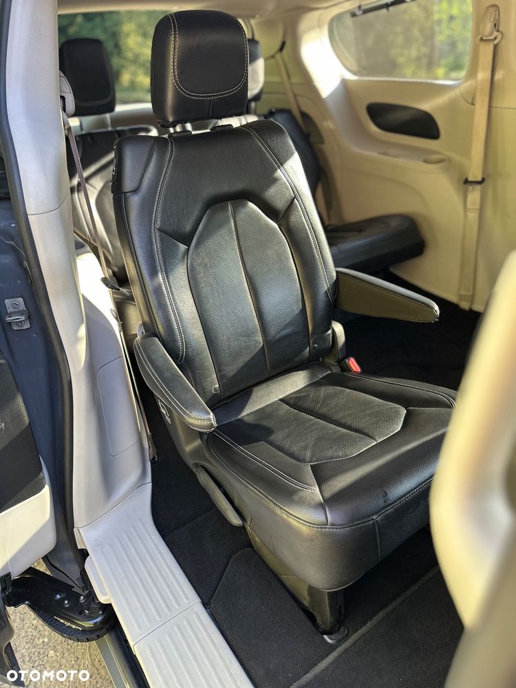 Chrysler Pacifica - 19