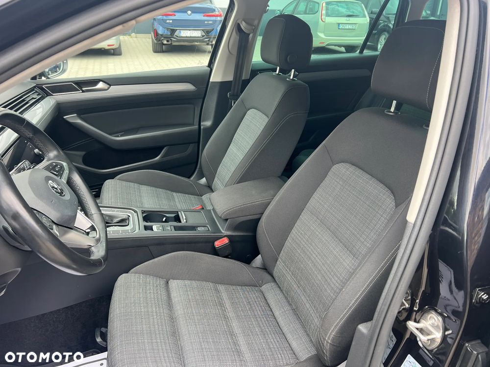 Volkswagen Passat 2.0 TDI SCR DSG Comfortline - 12