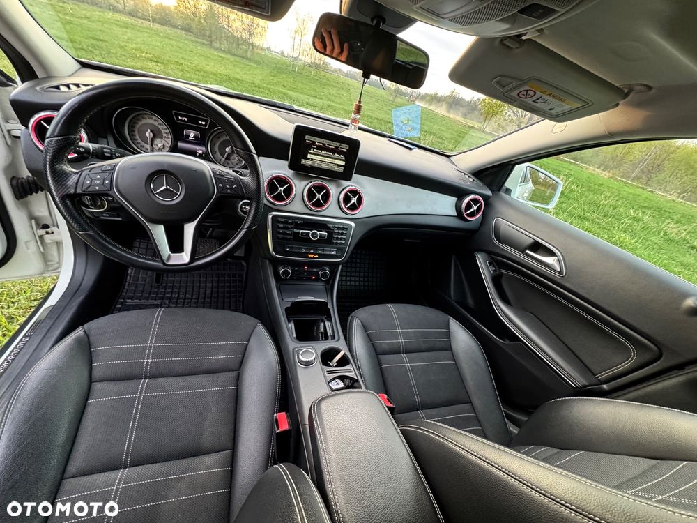 Mercedes-Benz GLA 200 7G-DCT SCORE - 37