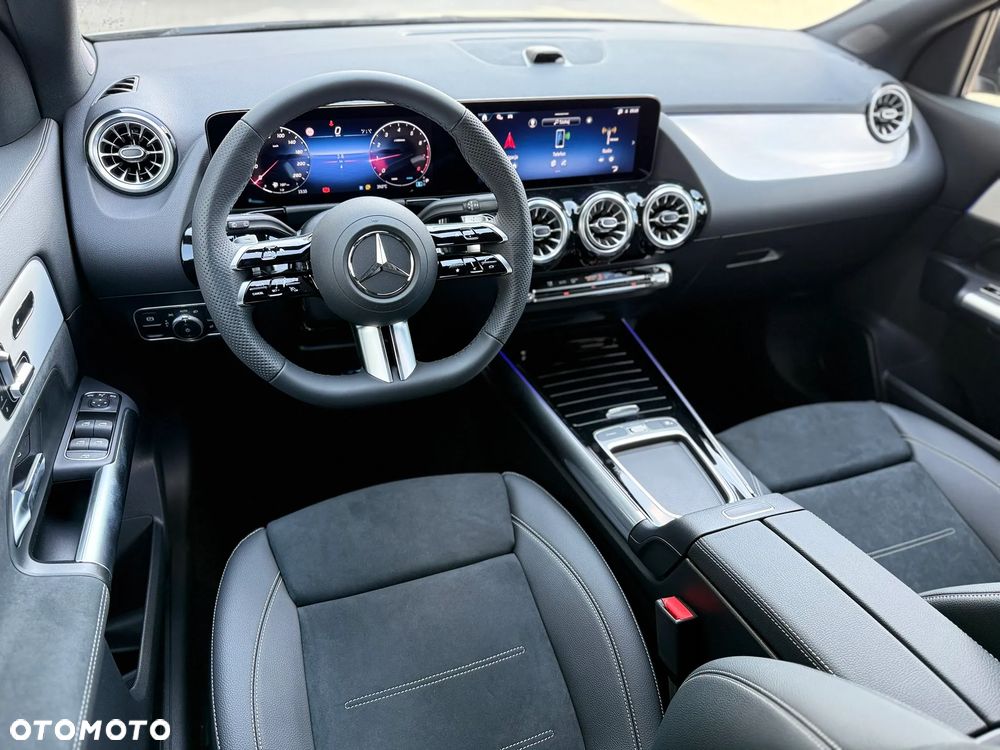 Mercedes-Benz GLA - 14