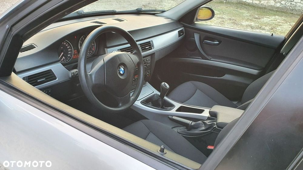 BMW Seria 3 320i - 12