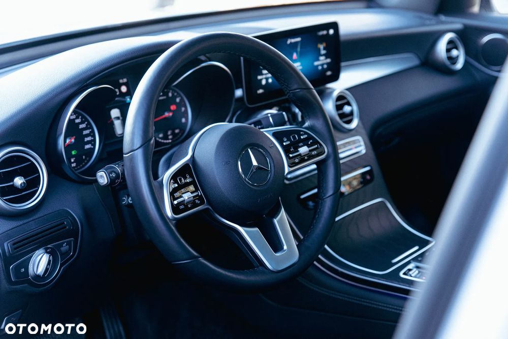 Mercedes-Benz GLC 300 4Matic 9G-TRONIC AMG Line Plus - 18