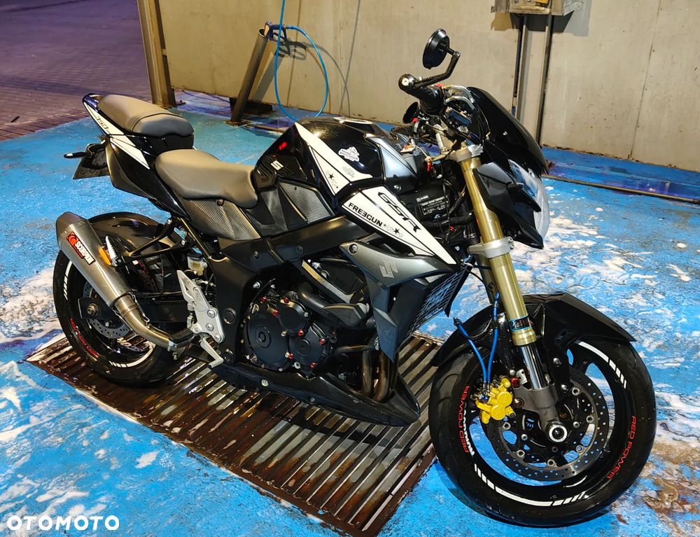 Suzuki GSR - 1