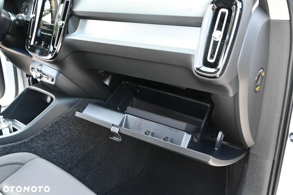 Volvo XC 40 T3 Momentum Core - 32