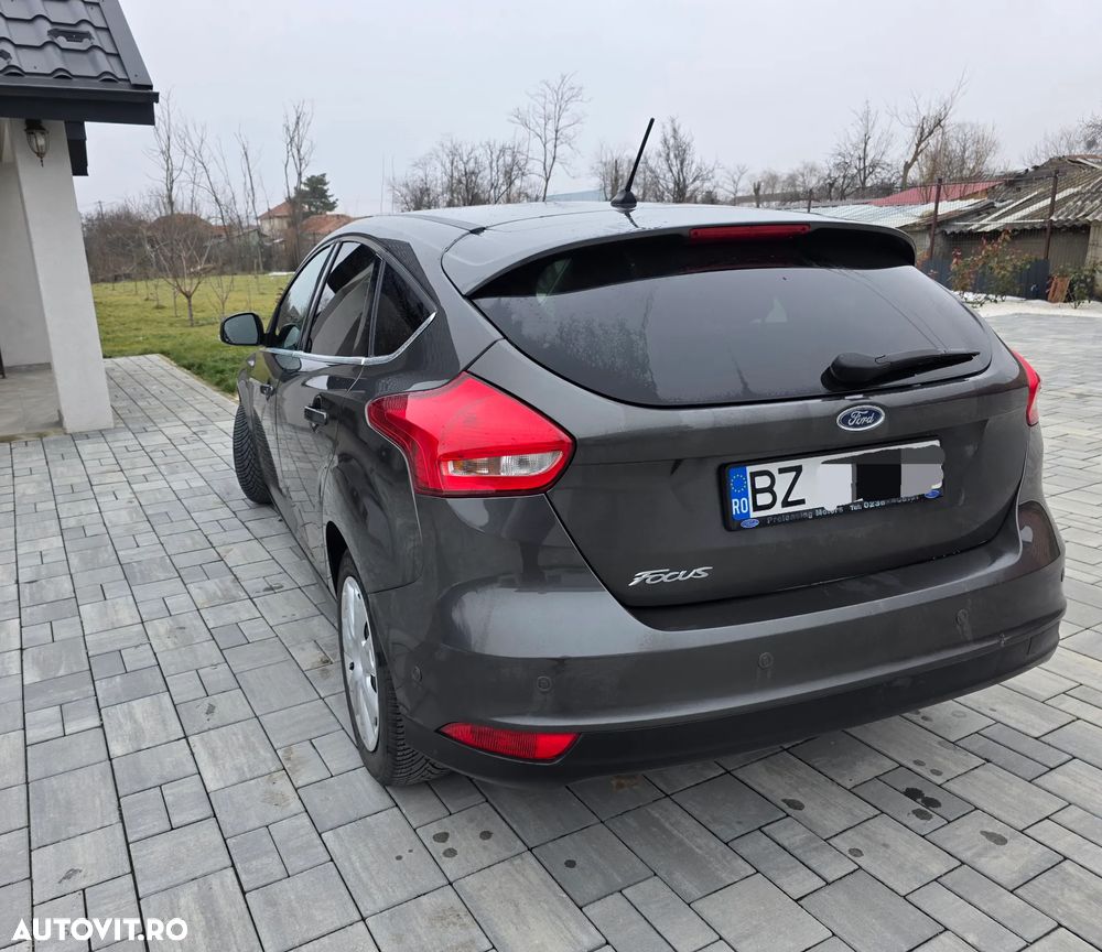 Ford Focus 1.5 TDCi Powershift Titanium - 8