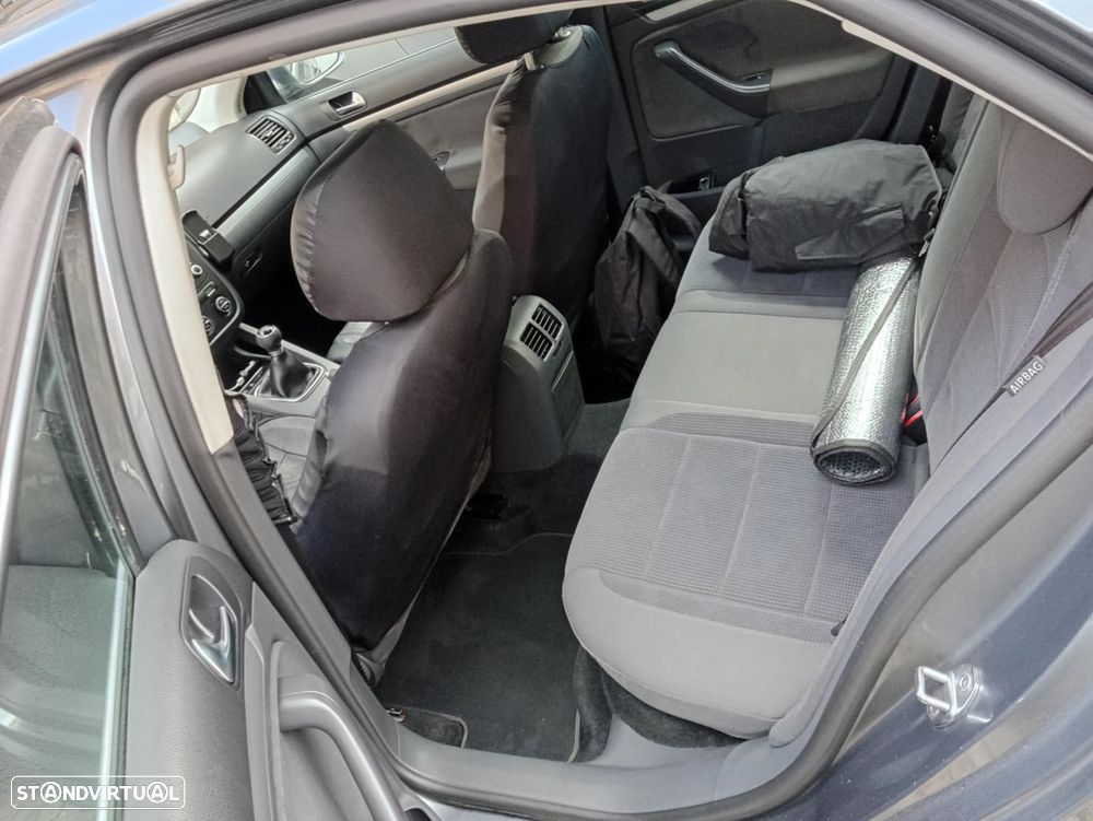 VW Jetta 1.9 TDi Confortline - 6