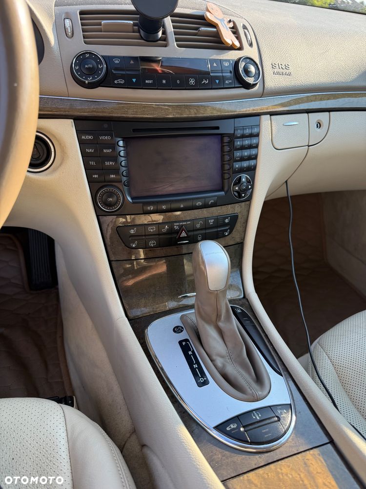 Mercedes-Benz Klasa E 500 4-Matic T Avantgarde - 19