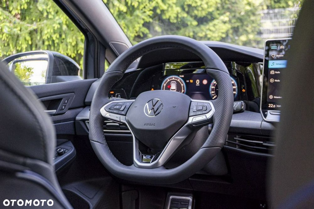 Volkswagen Golf - 22