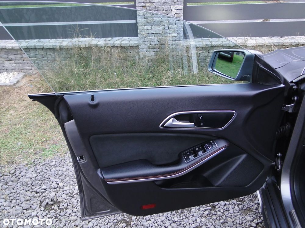Mercedes-Benz CLA 200 7G-DCT AMG Line - 22