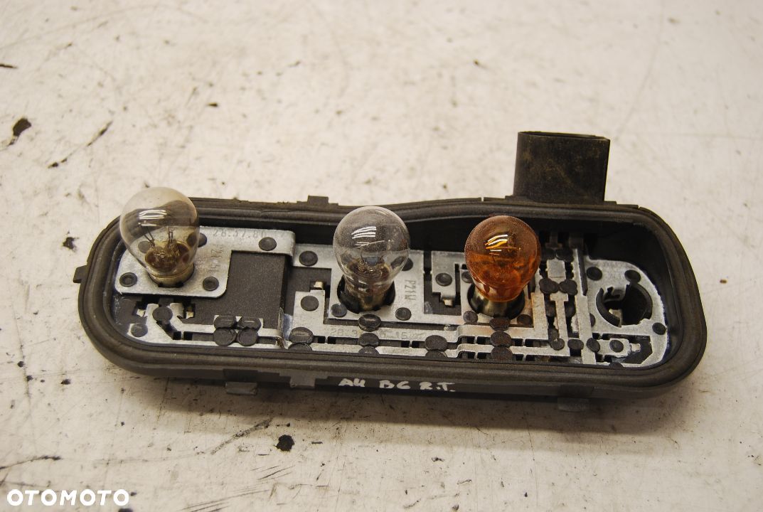 WKŁAD ŻARÓWKI LAMPY PRAWY TYŁ AUDI A4 B6 KOMBI 8E9945258 - 1