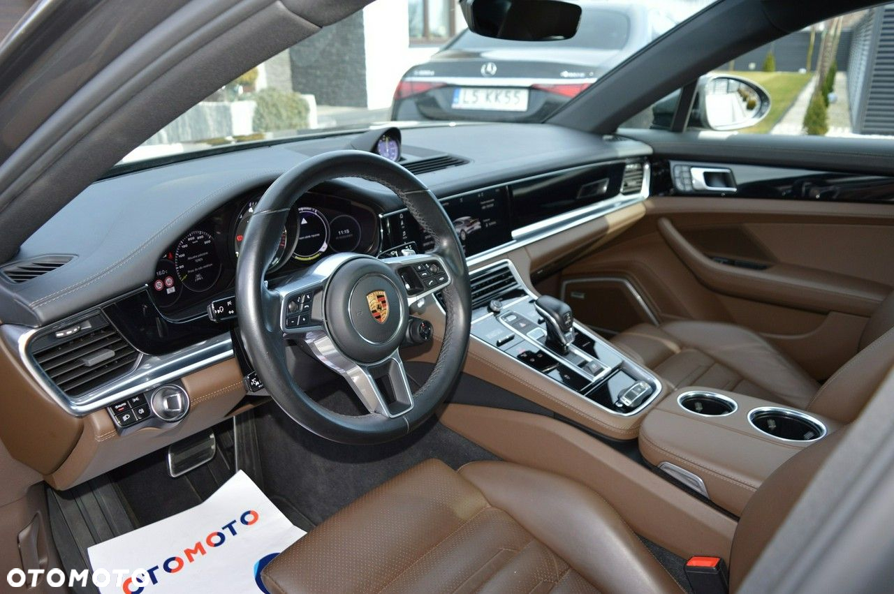 Porsche Panamera - 18