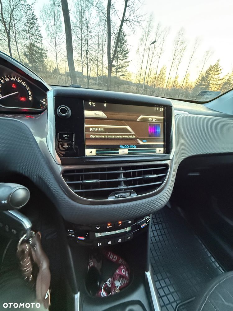 Peugeot 2008 1.2 Pure Tech Active EU6 - 11