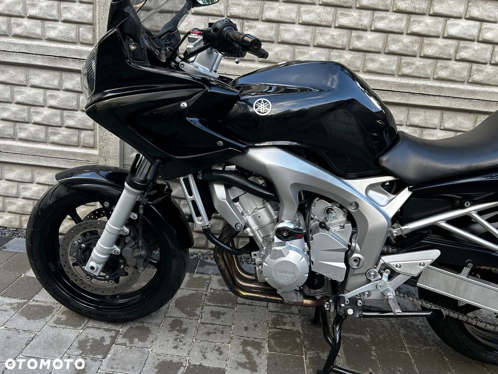 Yamaha FZS - 15