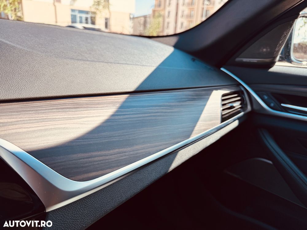 BMW Seria 5 530d xDrive Touring Aut. Luxury Line - 13