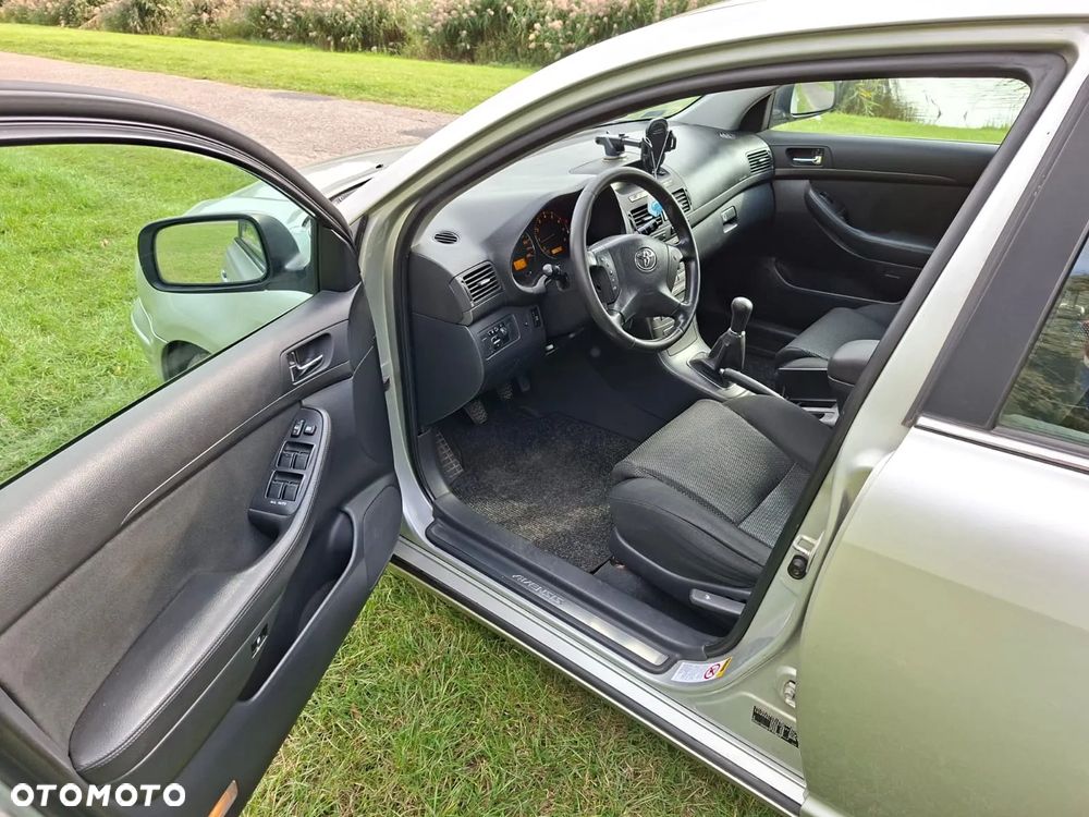 Toyota Avensis 1.8 VVT-i Sol - 20