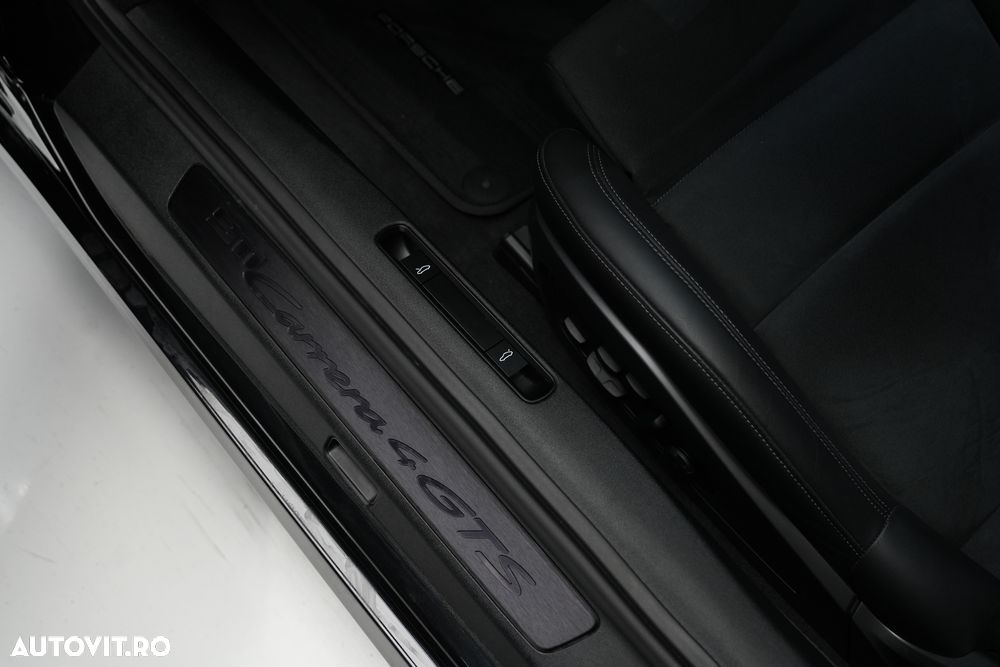 Porsche 911 Carrera 4 GTS PDK - 13