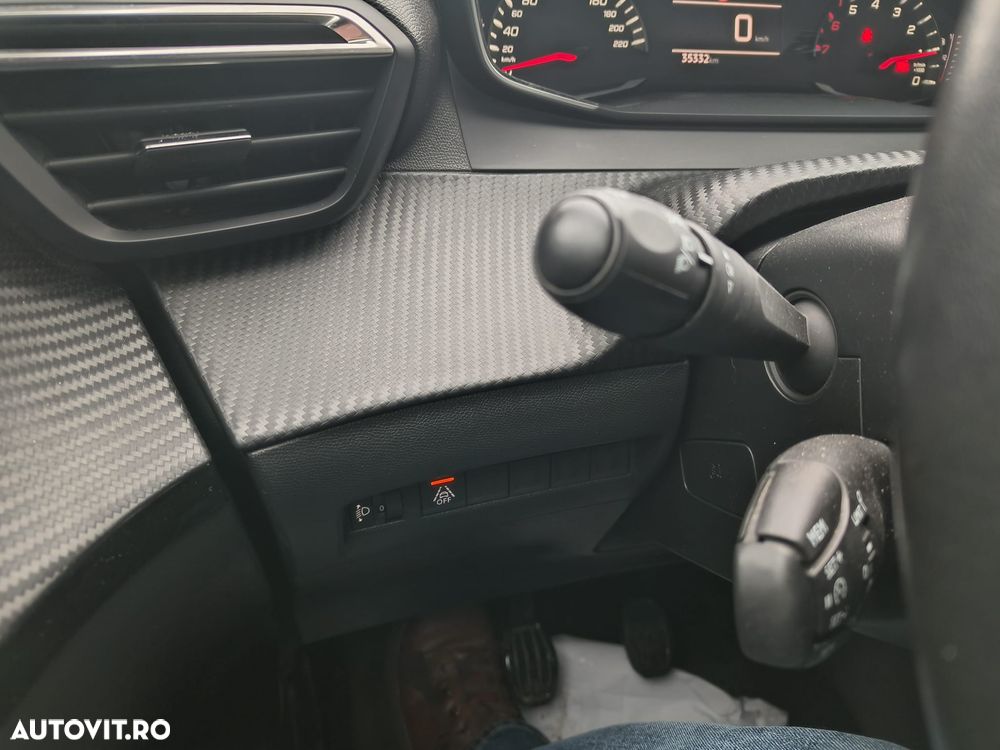 Peugeot 208 1.2 L PureTech STT Allure - 17