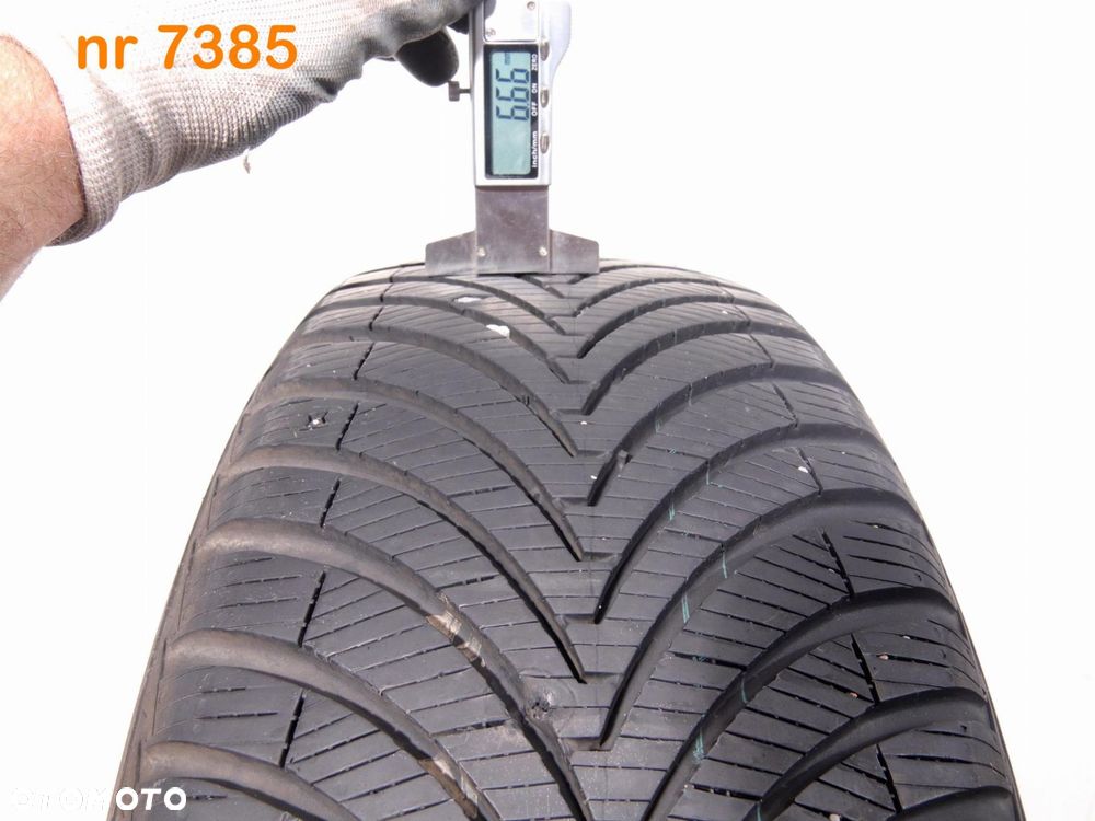Kumho SOLUS 4S HA32 215/65 R17 - 2